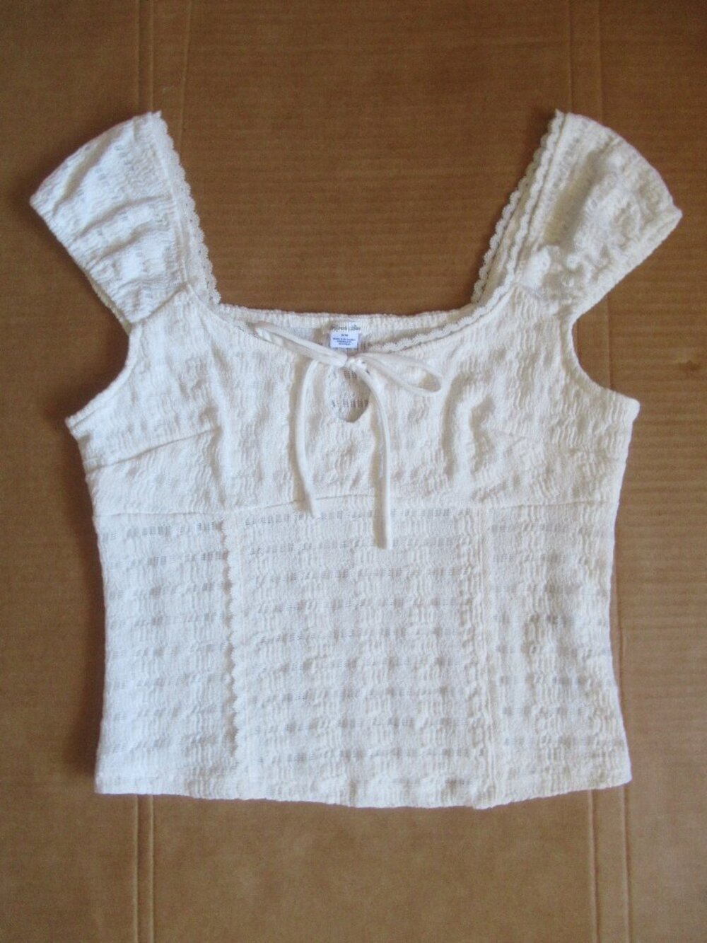 Kimchi Blue White Textured Cropped Tie Front Top | Size Medium - Picture 2 of 7